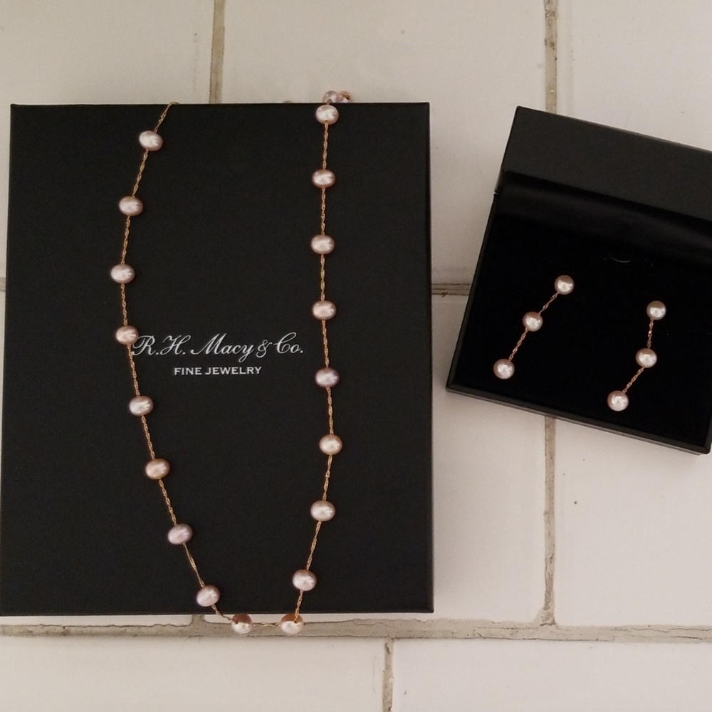 Necklace and earring set